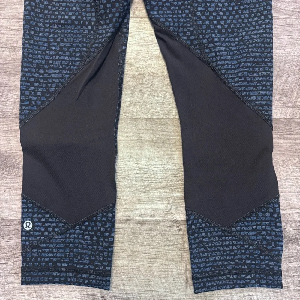 Lululemon Pace Rival Cropped Legging Blue/Black Womens Sz. 6